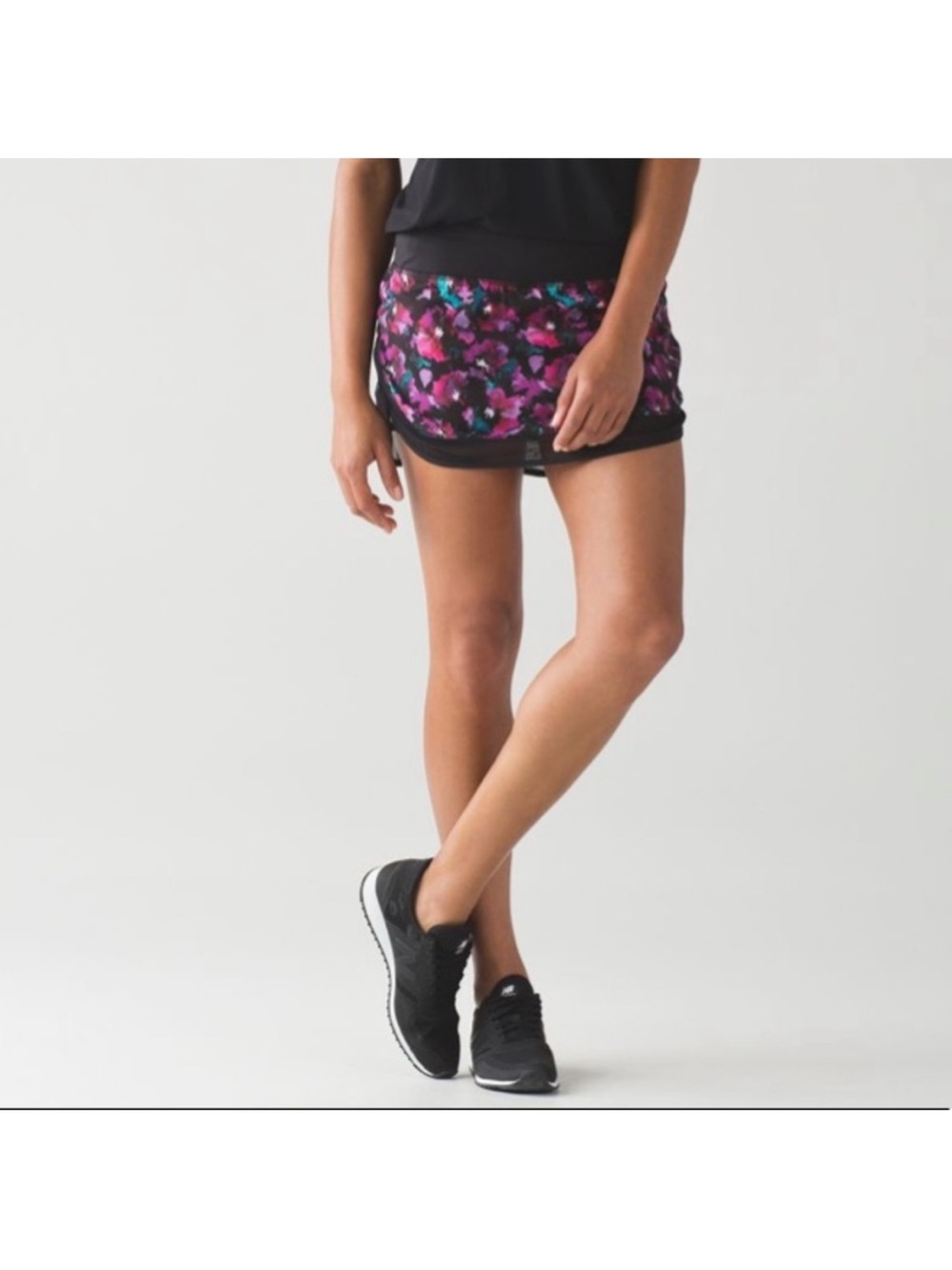 Lululemon Hotty Hot Skirt II in Mini Midnight Bloom Black Deep Fuschia / Black